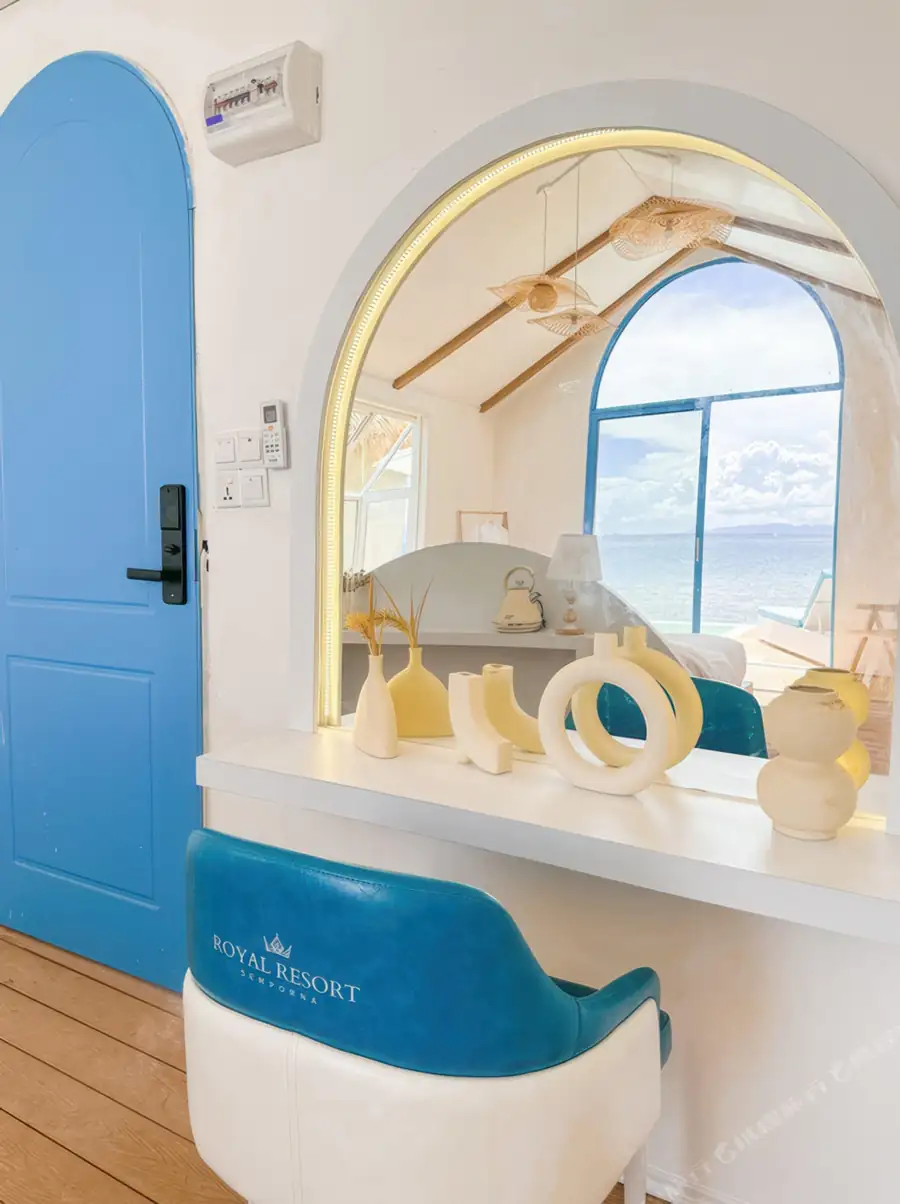 Arched mirror vanity in Couple Suite Royal Resort Semporna